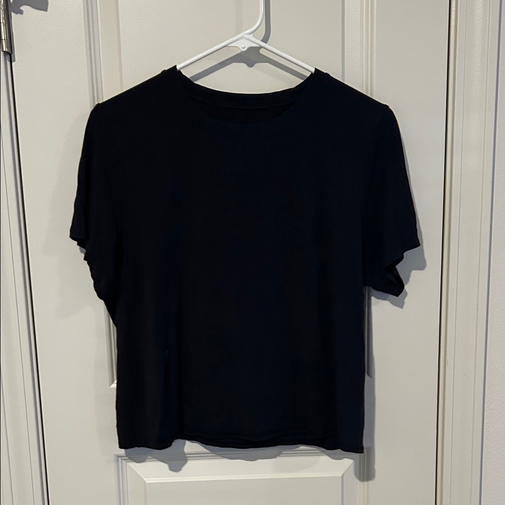 LULULEMON BLACK CROPPED TOP